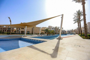 Gouna 2 BR Mangrovy shared pool and sea
